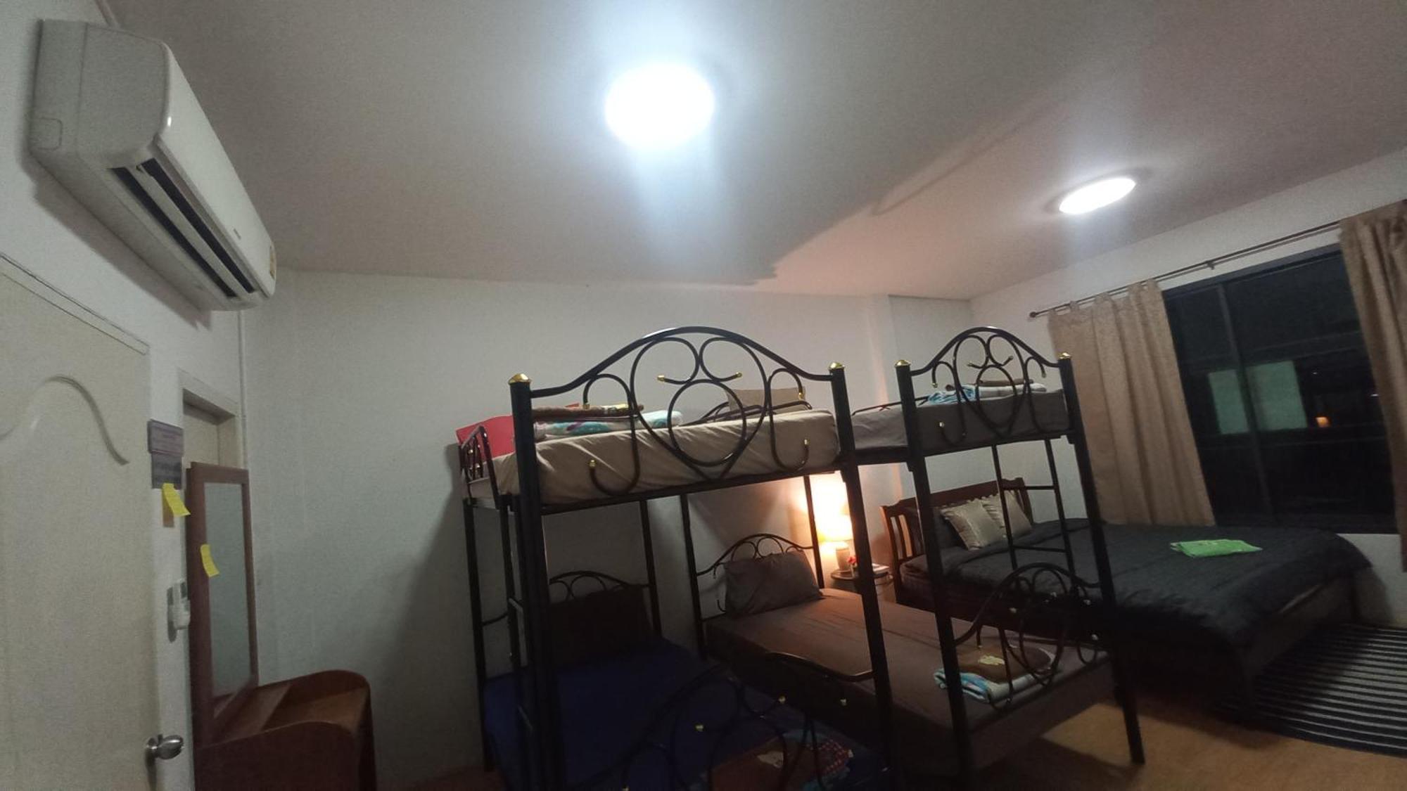 Amaretto Hostel Surat Thani Exterior foto
