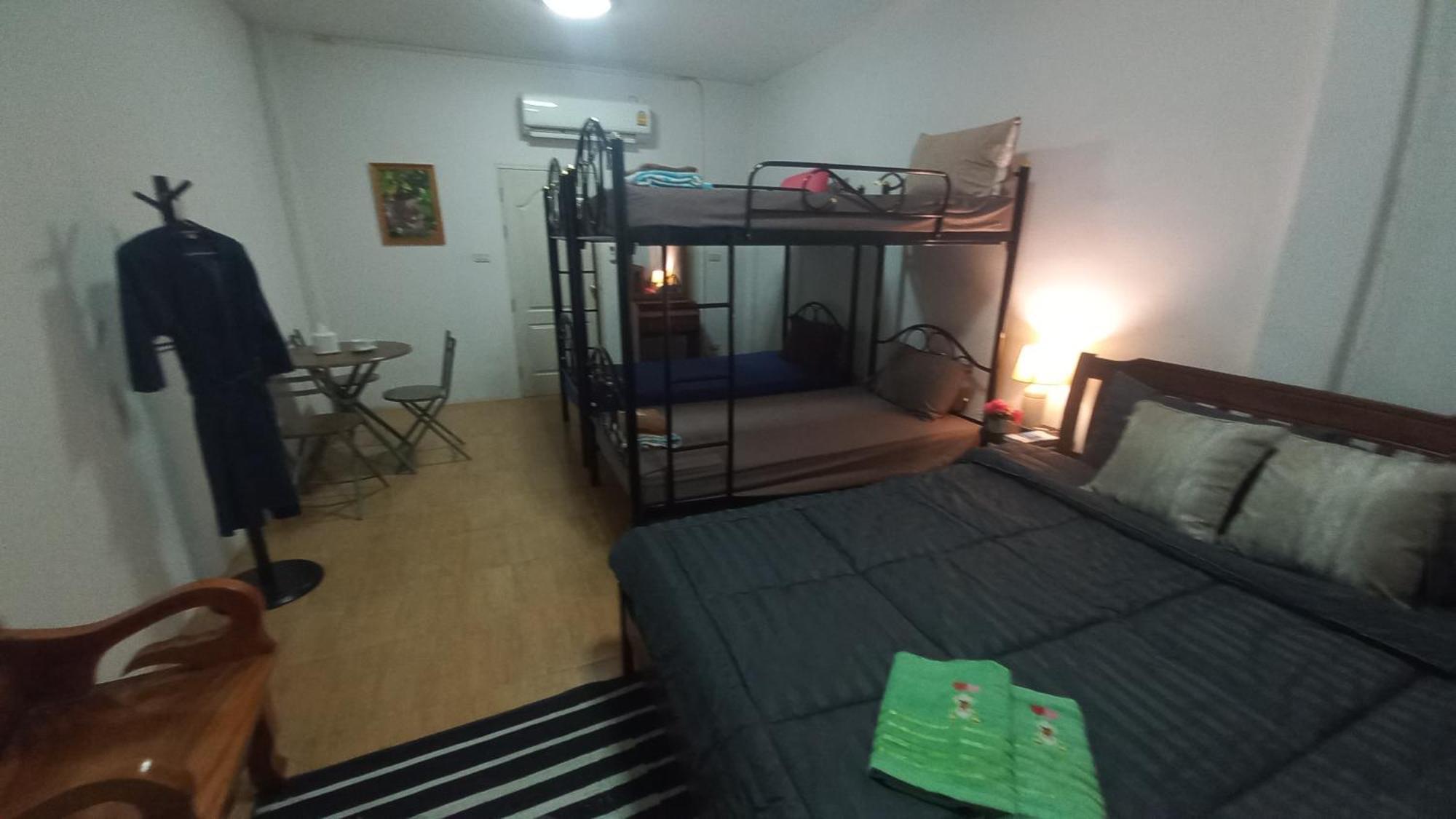 Amaretto Hostel Surat Thani Exterior foto